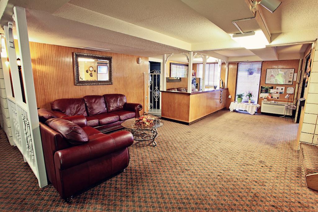 National 9 Inn Showboat Casper Exterior photo